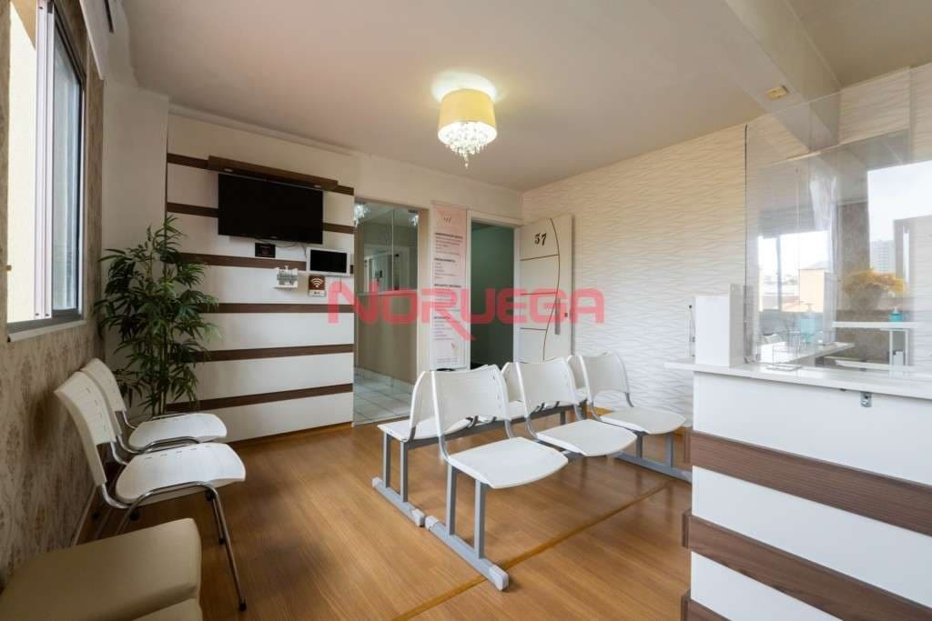 Sala Comercial de Alto Padrão à Venda no Centro de Curitiba-PR: 5 Salas, 2 Banheiros, 100,04 m² de Área